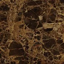 Amostra de Mármore Marron Imperador: marrom escuro com veios brancos e dourados